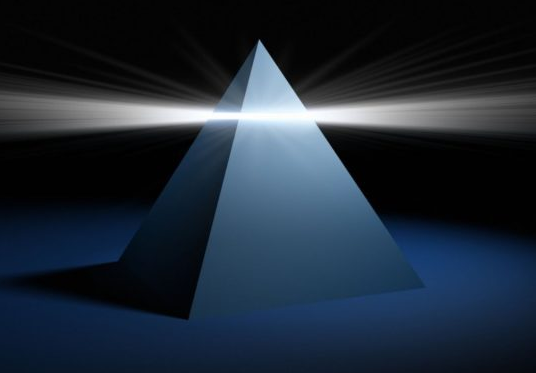emitovanje energije sa vrha piramide